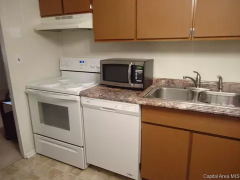 3237 Saxony Rd, Springfield, IL 62703 photo 4