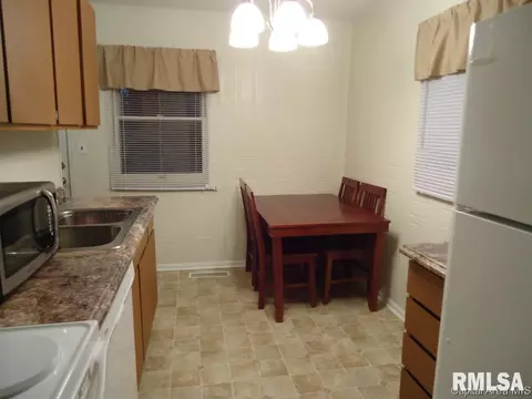 3237 Saxony Rd, Springfield, IL 62703 photo 3