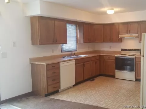1719 Albany, Springfield, IL 62702 photo 4
