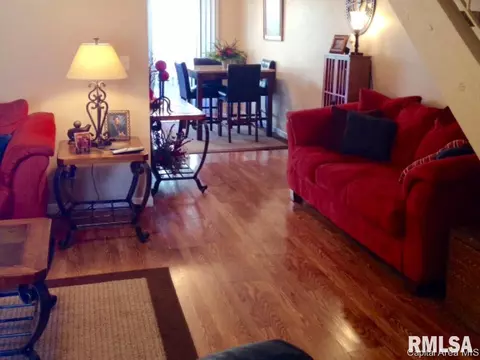 30 Oakbend Ct, Springfield, IL 62704 photo 2
