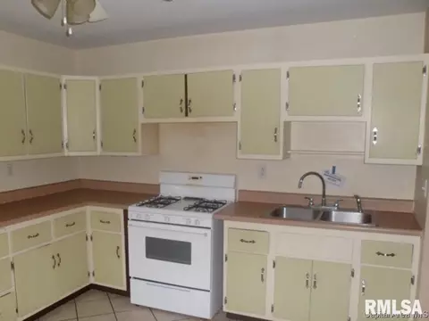 500 N Stephens, Springfield, IL 62702 photo 2