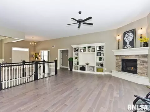 1817 Forest Gln, Chatham, IL 62629 photo 5