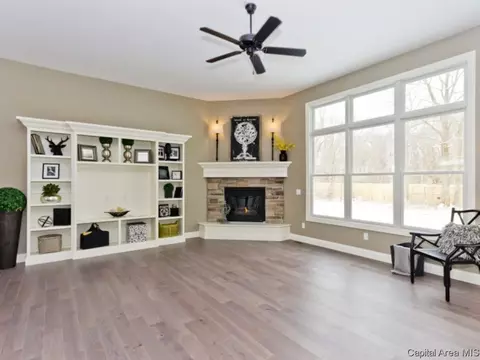 1817 Forest Gln, Chatham, IL 62629 photo 6