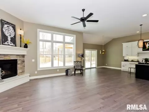 1817 Forest Gln, Chatham, IL 62629 photo 7