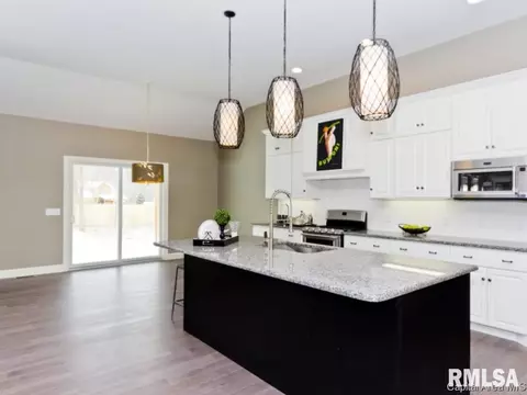 1817 Forest Gln, Chatham, IL 62629 photo 13