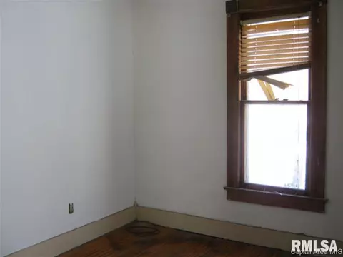 927 S 15th St, Springfield, IL 62703 photo 2