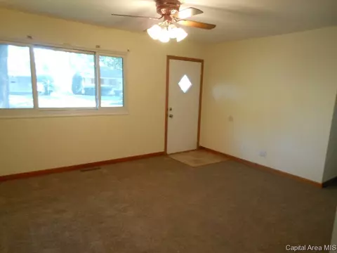 1816 Bertman, Springfield, IL 62702 photo 2