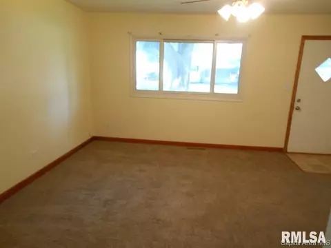 1816 Bertman, Springfield, IL 62702 photo 3