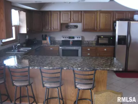 8017 Hunt Rd, Springfield, IL 62712 photo 2