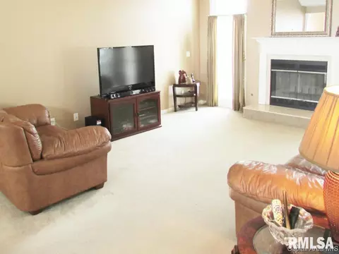 4515 Longfellow Dr, Springfield, IL 62711 photo 2