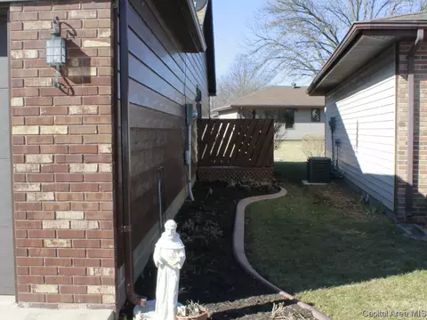 121 Astoria Rd, Springfield, IL 62704 photo 32