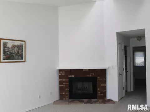 121 Astoria Rd, Springfield, IL 62704 photo 2