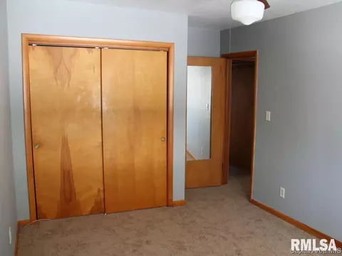 2924 S 4th St, Springfield, IL 62703 photo 6