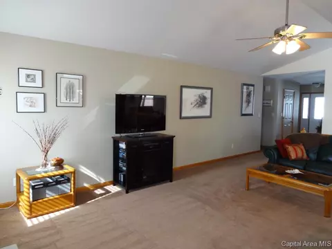 1400 Summershade Dr, Springfield, IL 62712 photo 4