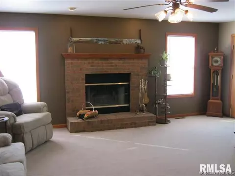 1085 Klor Rd, Buffalo, IL 62515 photo 5