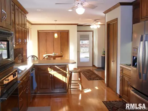 2608 Interlacken Dr, Springfield, IL 62704 photo 9