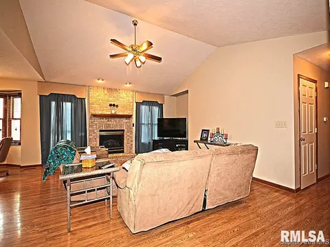 1400 Hosta St, Springfield, IL 62712 photo 3