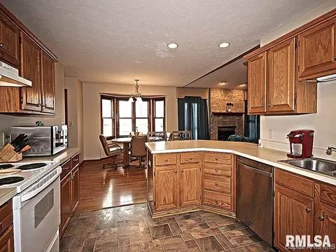1400 Hosta St, Springfield, IL 62712 photo 6