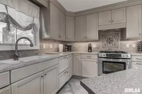 3601 Persimmon Dr, Springfield, IL 62712 photo 8