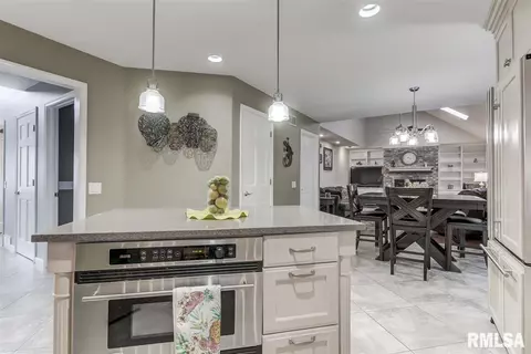 3601 Persimmon Dr, Springfield, IL 62712 photo 9