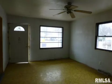 2137 E Keys Ave, Springfield, IL 62702 photo 2