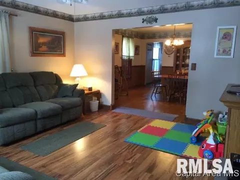 606 E Spaulding St, Riverton, IL 62561 photo 2