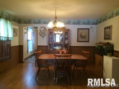 606 E Spaulding St, Riverton, IL 62561 photo 3