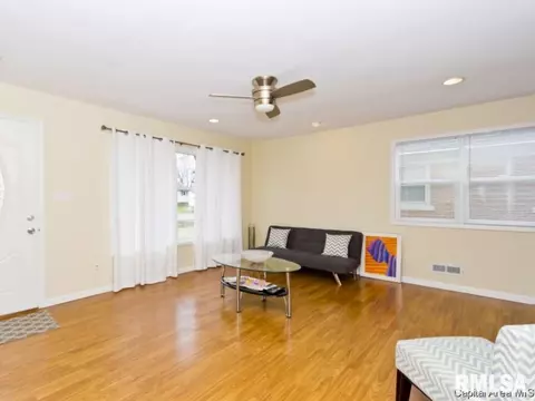 1201 W Iles, Springfield, IL 62704 photo 3