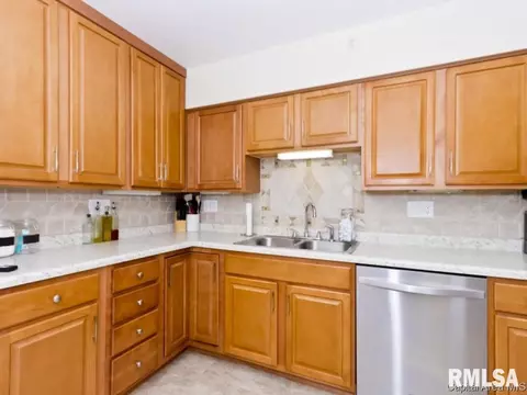 1201 W Iles, Springfield, IL 62704 photo 7