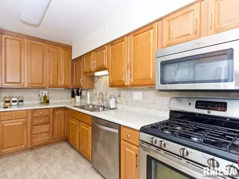 1201 W Iles, Springfield, IL 62704 photo 6