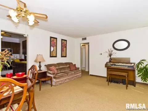 2052 N 19th St, Springfield, IL 62702 photo 4