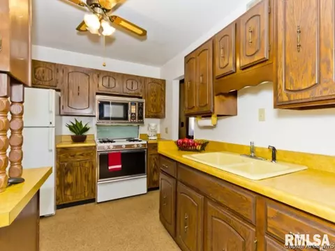 2052 N 19th St, Springfield, IL 62702 photo 8