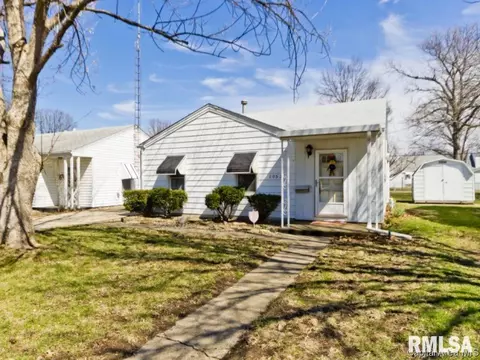 2052 N 19th St, Springfield, IL 62702 photo 1
