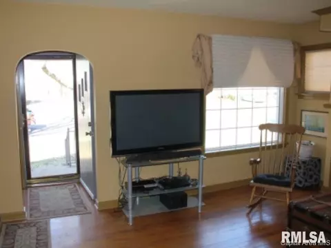 2120 N 6th, Springfield, IL 62702 photo 3