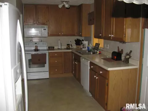 1801 Stonehenge Rd, Springfield, IL 62702 photo 6
