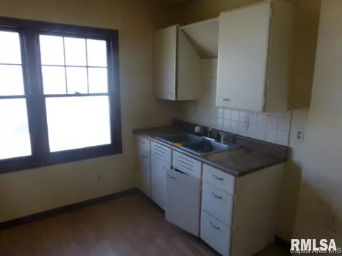 1209 E South St, Springfield, IL 62703 photo 4