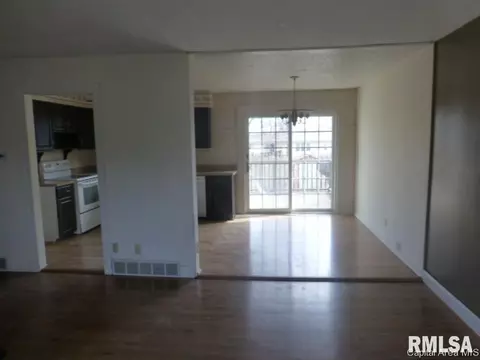 2220 Claremont Dr, Springfield, IL 62703 photo 3