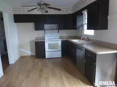 2220 Claremont Dr, Springfield, IL 62703 photo 4