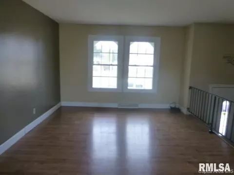 2220 Claremont Dr, Springfield, IL 62703 photo 2