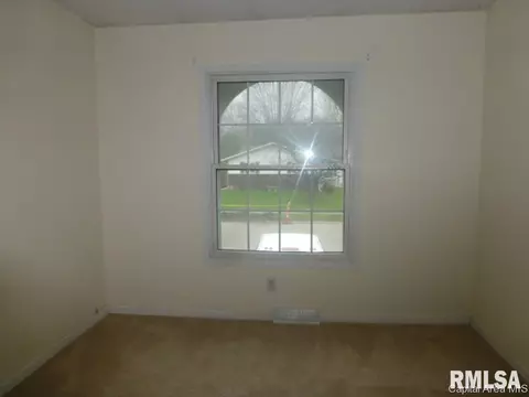 2220 Claremont Dr, Springfield, IL 62703 photo 6
