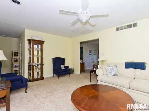 109 White Pine Dr, Springfield, IL 62712 photo 4
