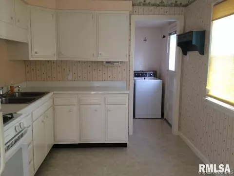 2352 S Spring St, Springfield, IL 62704 photo 4