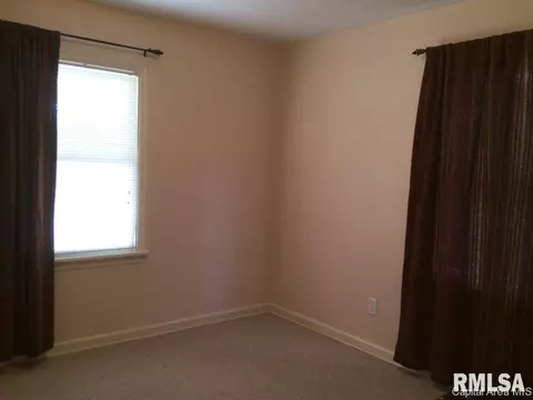 2352 S Spring St, Springfield, IL 62704 photo 9