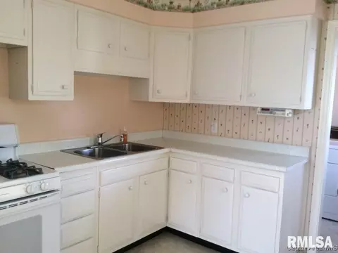 2352 S Spring St, Springfield, IL 62704 photo 5