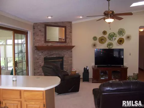 2004 Attenborough Ct, Springfield, IL 62704 photo 4