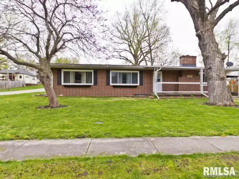 516 Jackson Street St, Riverton, IL 62561 photo 1