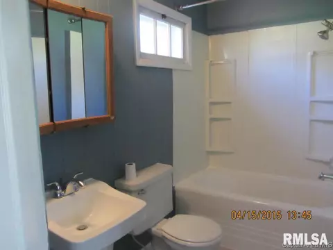 295 E Tanner, Waverly, IL 62692 photo 4