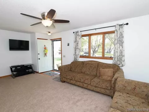 160 Redwing Ct, Chatham, IL 62629 photo 4