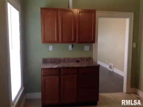 2005 Holmes, Springfield, IL 62704 photo 8