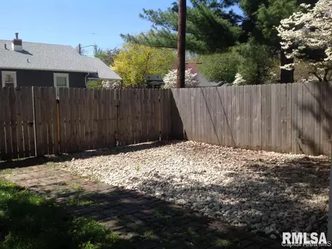 2005 Holmes, Springfield, IL 62704 photo 23